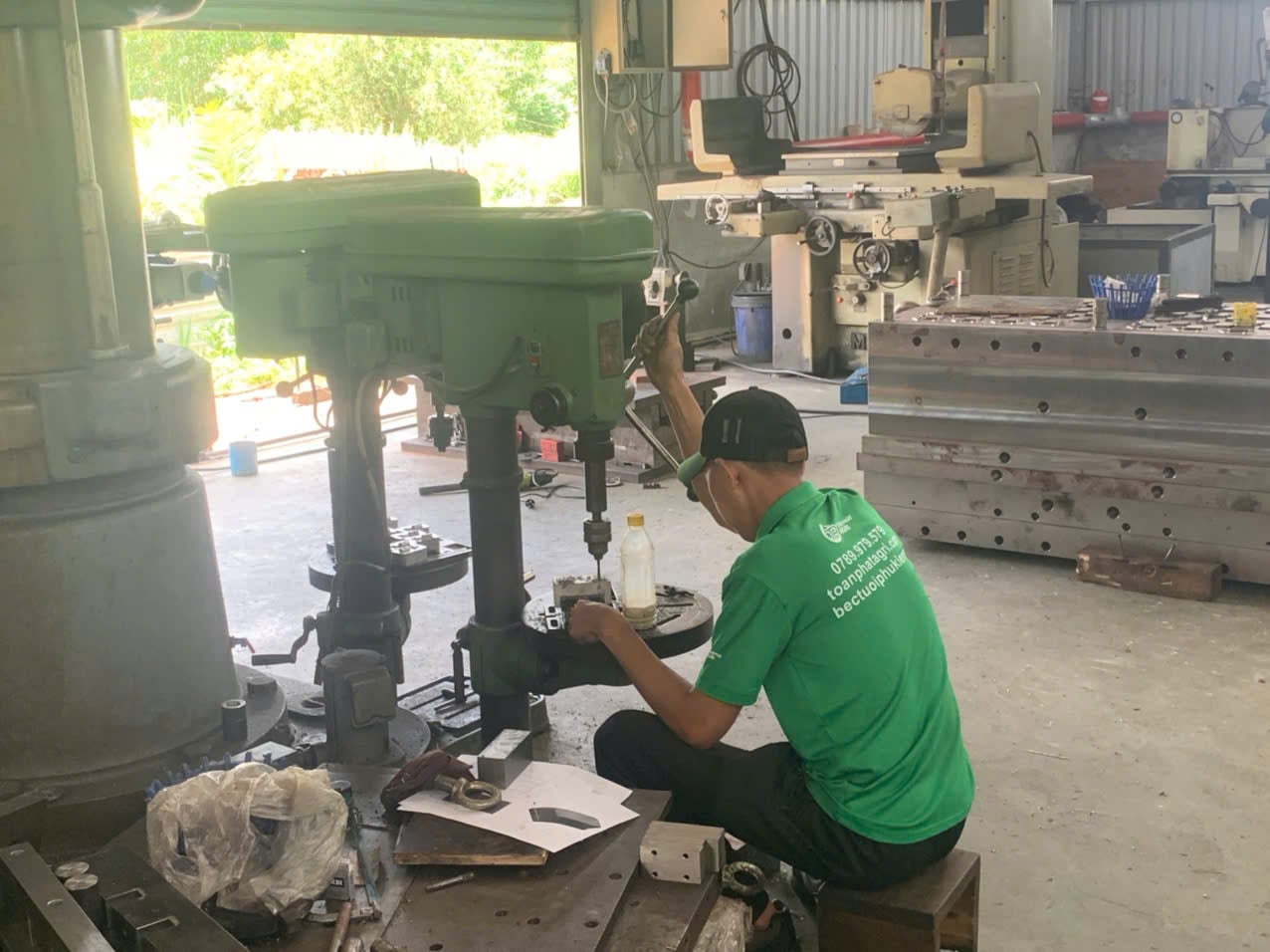 Bench drill machine